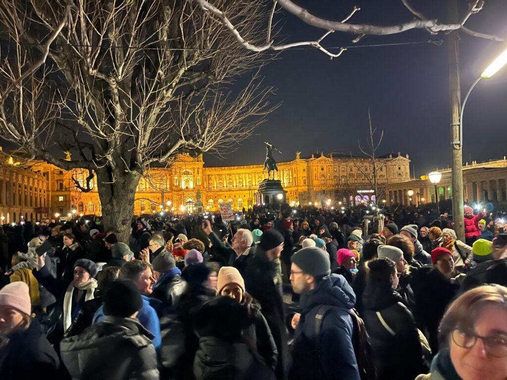 50.000 am Ballhausplatz gegen Rechts